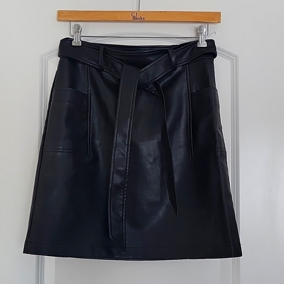 BAGATELLE COLLECTION BLACK FAUX LEATHER SKIRT WITH FRONT POCKETS TIE WAIST MED - Picture 3 of 16